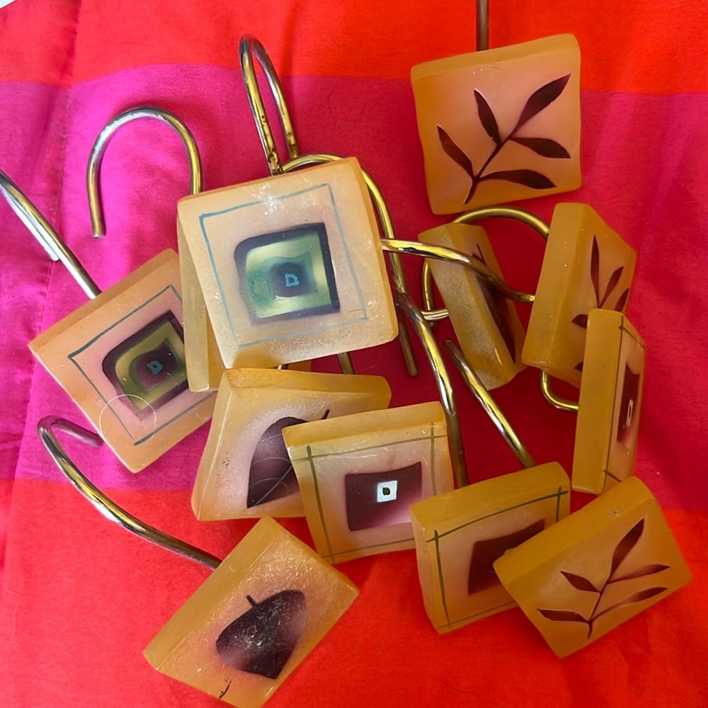 12 Shower curtain hooks. Resin . Green /maroon leaf pattern